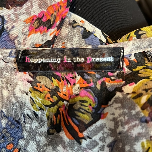 Happening in the present sheer blouse size medium abstract floral print - Picture 4 of 5